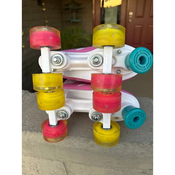 LIKU PINK Unicorn Quad Roller Skates Light Up Wheels SZ Kids US 1-2 - Picture 10 of 13